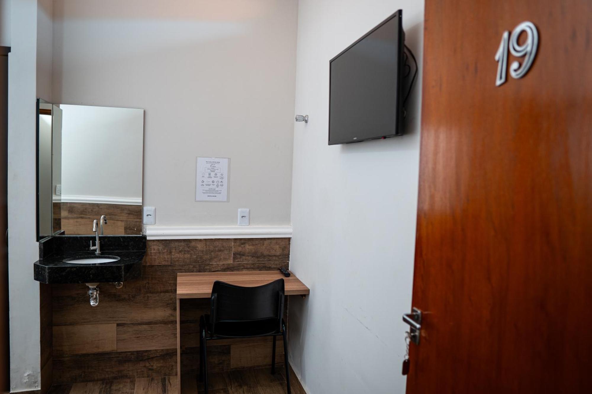 Hotel Nixon Proximo, Rodoviaria, Prefeitura E A Matriz Central Itaí Kültér fotó