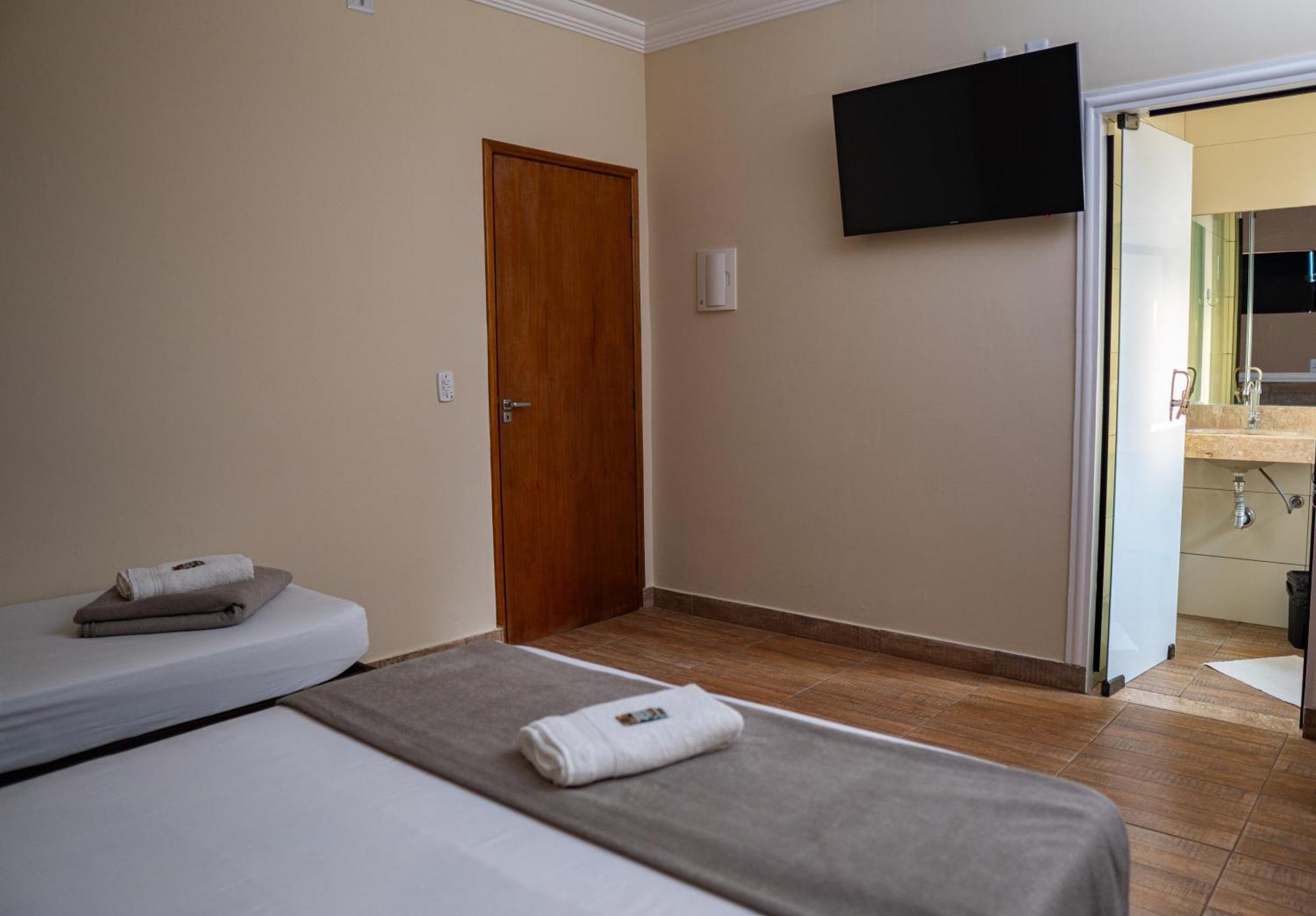 Hotel Nixon Proximo, Rodoviaria, Prefeitura E A Matriz Central Itaí Kültér fotó