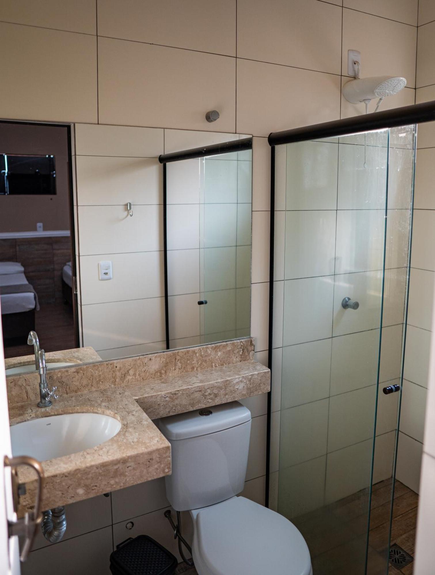 Hotel Nixon Proximo, Rodoviaria, Prefeitura E A Matriz Central Itaí Kültér fotó
